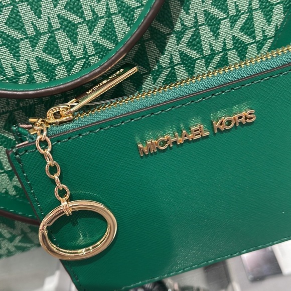 MICHAEL KORS SMALL TOP ZIP COINPOUCH WITH ID PALMETTO GREEN COLOR
NWT - Picture 11 of 16